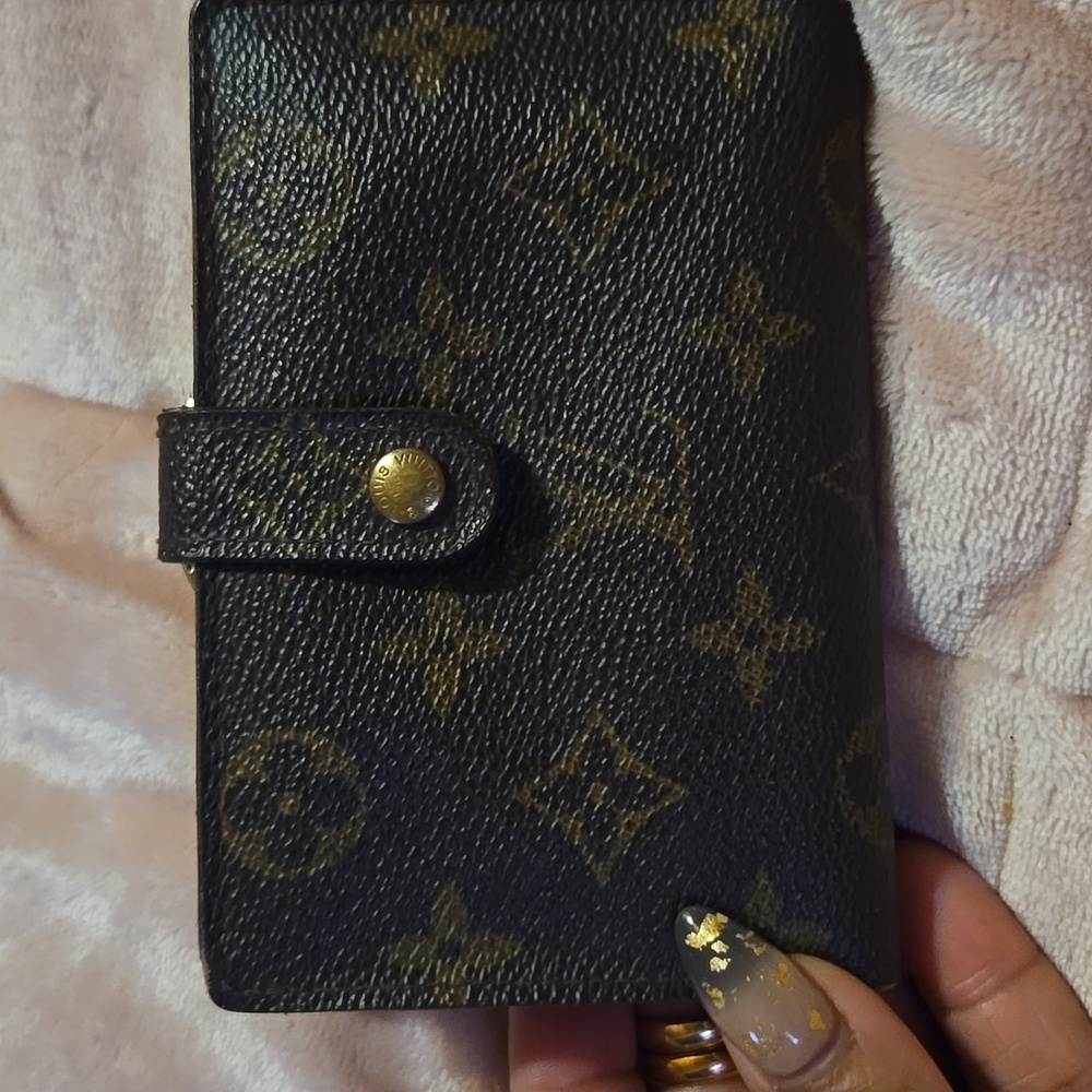 Luis Vuitton coin abd card wallet